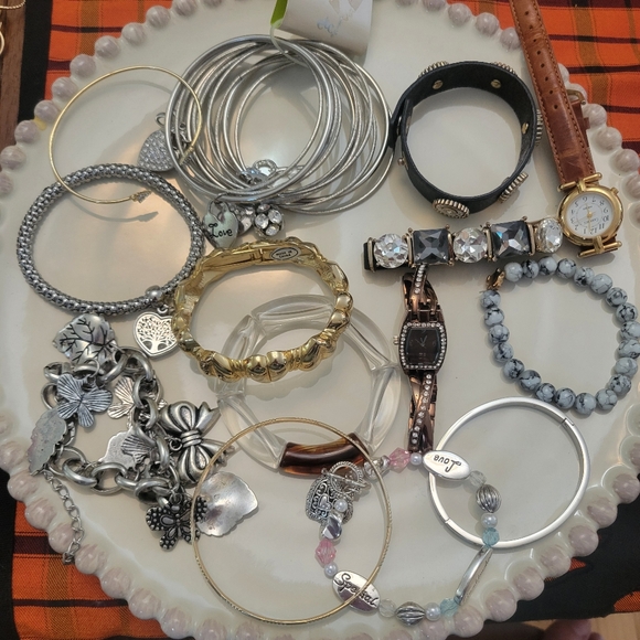 Costume To Vintage Gold & Silver Bracelet Bangle Watch Lot - Picture 1 of 15